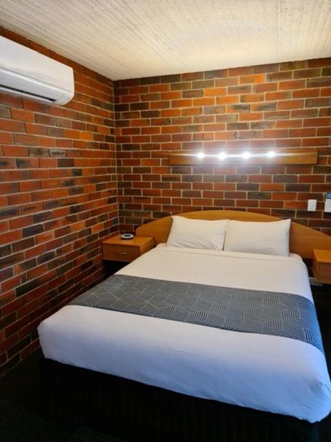 הורסהאם Town House Motor Inn מראה חיצוני תמונה