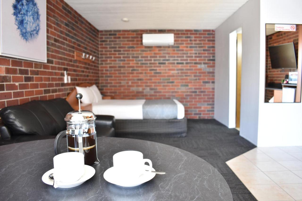 הורסהאם Town House Motor Inn מראה חיצוני תמונה