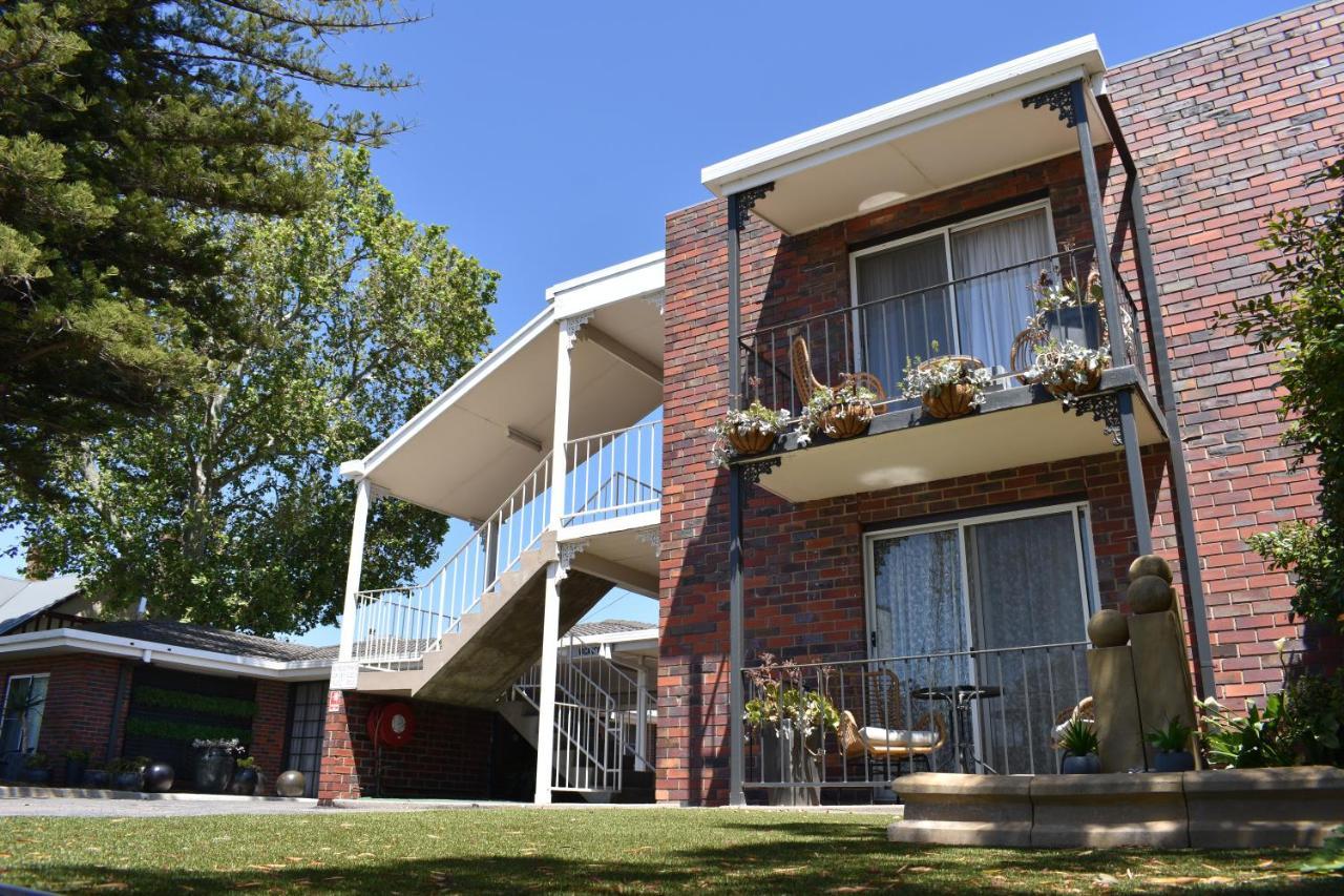 הורסהאם Town House Motor Inn מראה חיצוני תמונה