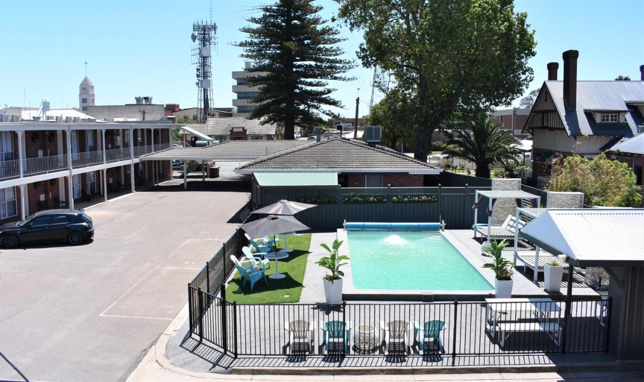 הורסהאם Town House Motor Inn מראה חיצוני תמונה