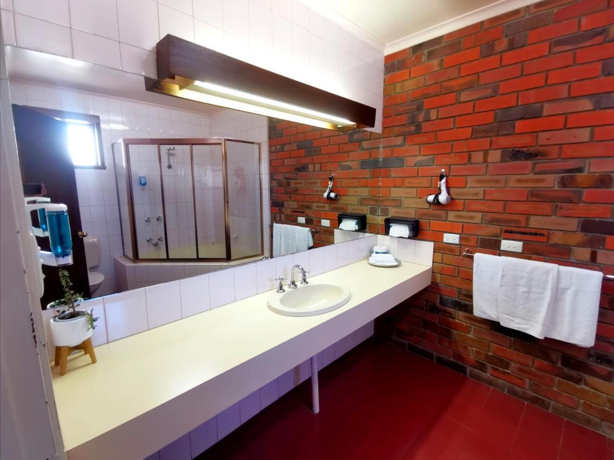 הורסהאם Town House Motor Inn מראה חיצוני תמונה