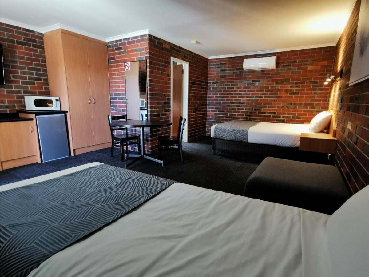 הורסהאם Town House Motor Inn מראה חיצוני תמונה