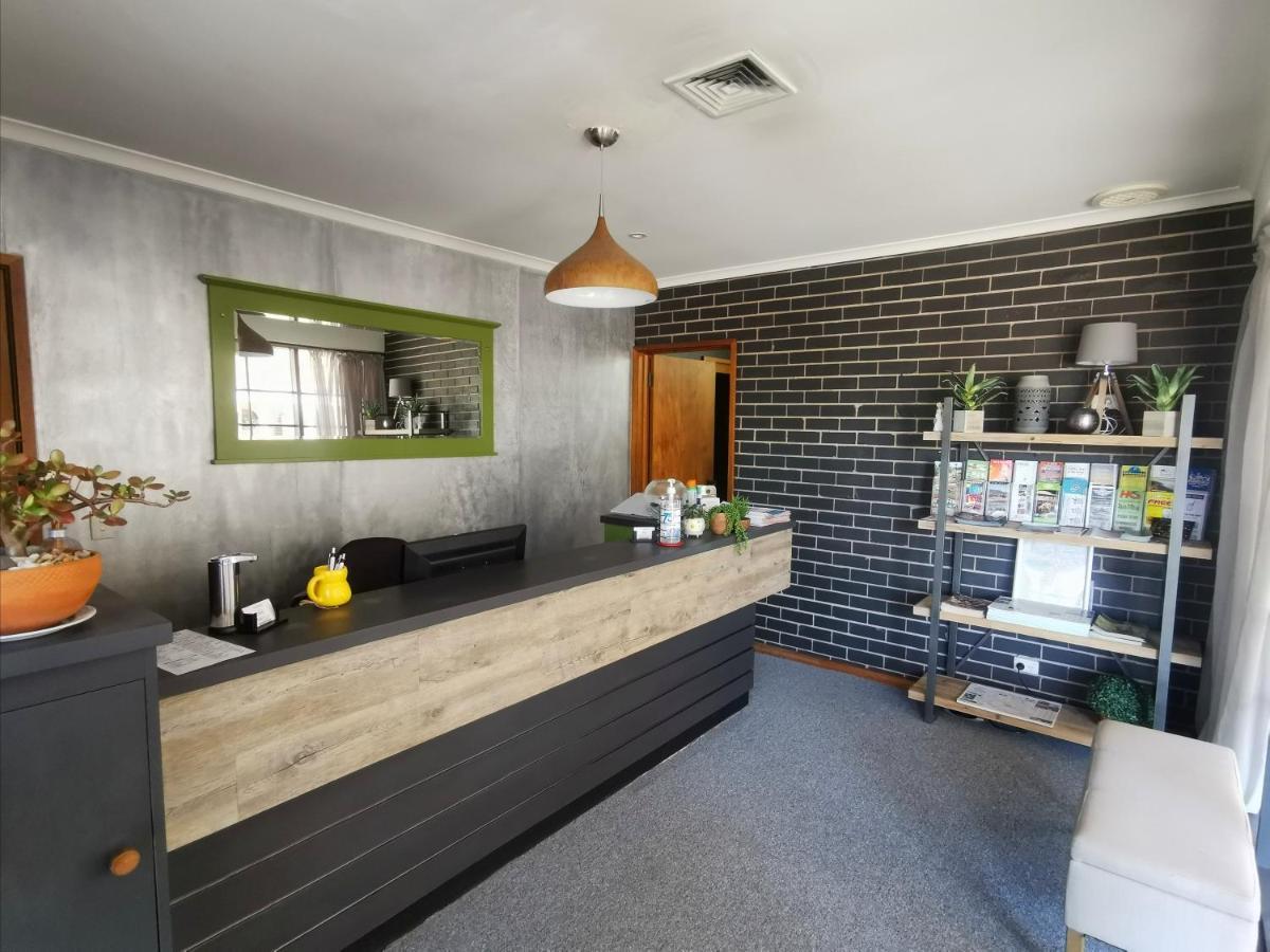 הורסהאם Town House Motor Inn מראה חיצוני תמונה