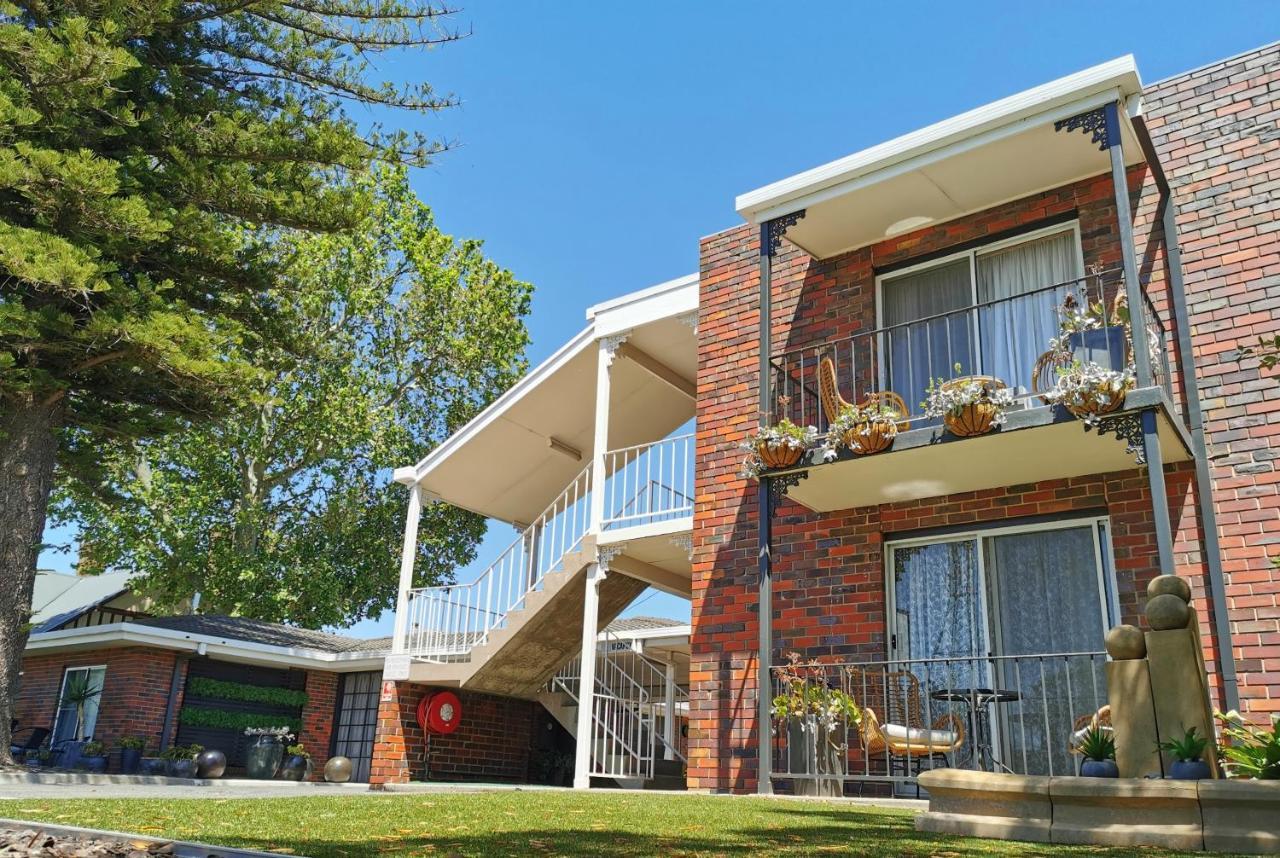 הורסהאם Town House Motor Inn מראה חיצוני תמונה
