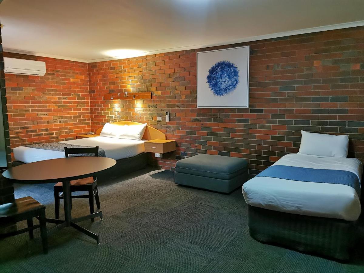 הורסהאם Town House Motor Inn מראה חיצוני תמונה