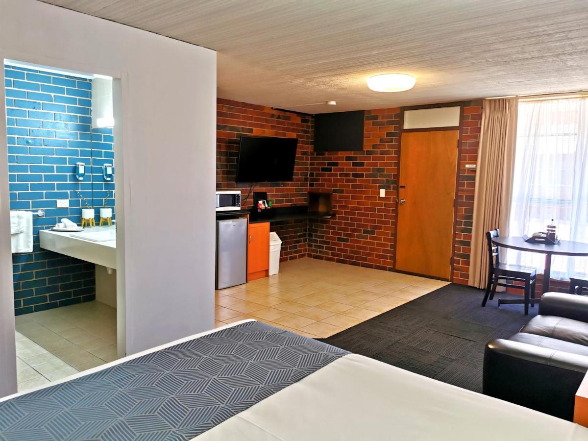 הורסהאם Town House Motor Inn מראה חיצוני תמונה